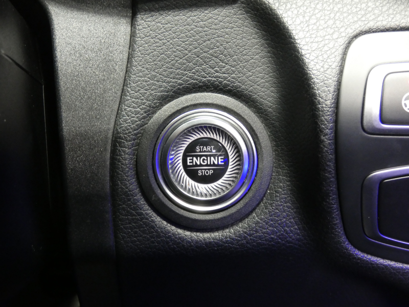 メルセデスベンツ Cクラス C220d ｽﾃｰｼｮﾝﾜｺﾞﾝ AVG AMGﾗｲﾝ ﾚｰﾀﾞｰｾｰﾌﾃｨPKG　後期 9速AT meｺﾈｸﾄ ｷｰﾚｽｺﾞｰ 黒革ｼｰﾄ/ﾋｰﾀｰ HDDﾅﾋﾞ 地ﾃﾞｼﾞ Bｶﾒﾗ AppleCarPlay ﾊﾟﾄﾞﾙｼﾌﾄ LEDﾗｲﾄ/自動HB ｱﾝﾋﾞｴﾝﾄﾗｲﾄ AMGｴｱﾛ/18AW　2年保証付