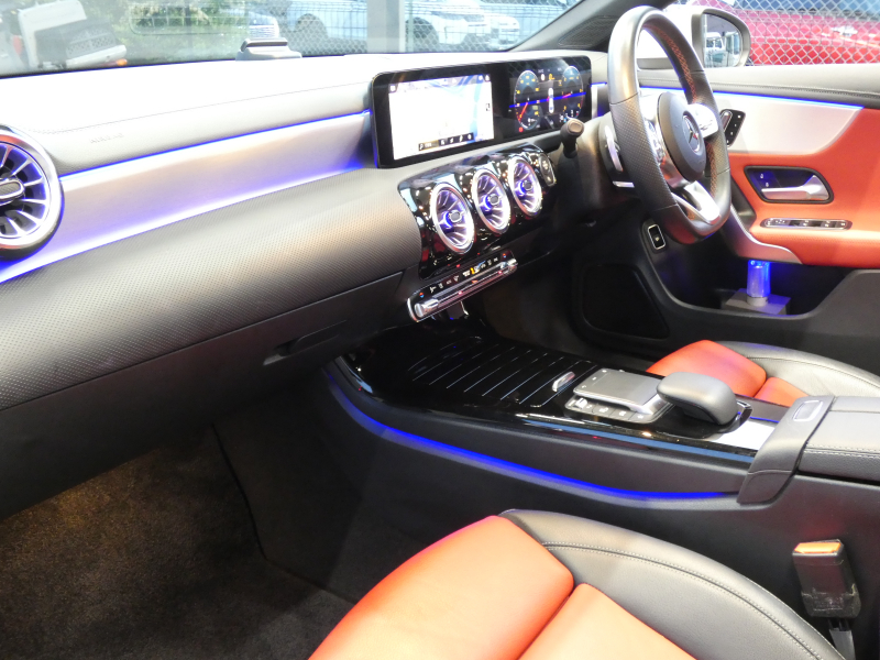 メルセデスベンツ CLAクラス CLA200d AMGﾗｲﾝ AMGﾚｻﾞｰｴｸｽｸﾙｰｼﾌﾞ&ｱﾄﾞﾊﾞﾝｽﾄﾞ&ﾅﾋﾞ&ﾚｰﾀﾞｰｾｰﾌﾃｨPKG　1ｵｰﾅｰ meｺﾈｸﾄ 赤黒革 ﾊﾟﾉﾗﾏSR MBUXﾅﾋﾞTV 360度ｶﾒﾗ ｱﾄﾞﾊﾞﾝｽﾄﾞｻｳﾝﾄﾞ ﾍｯﾄﾞｱｯﾌﾟD ﾜｲﾔﾚｽﾁｬｰｼﾞ 前後ﾄﾞﾗﾚｺ LEDﾗｲﾄ/ｱﾀﾞﾌﾟﾃｨﾌﾞHB　2年保証付