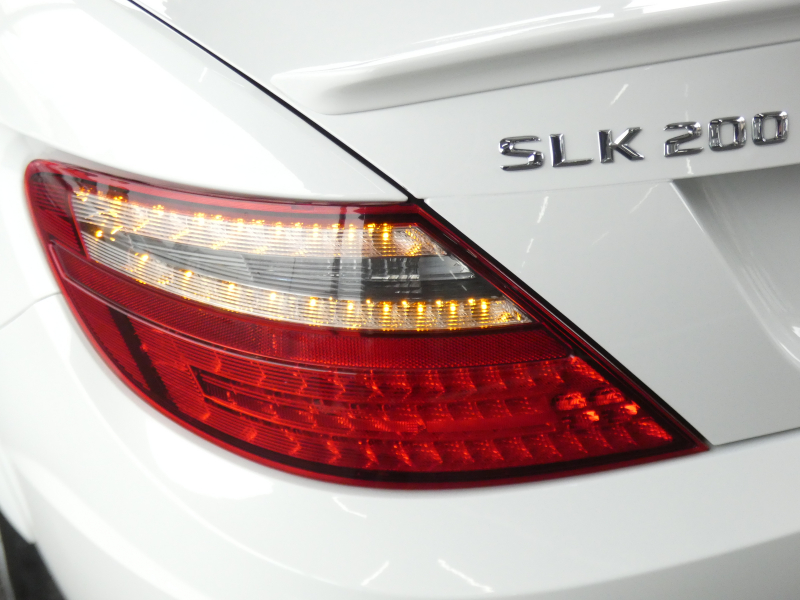 メルセデスベンツ SLKクラス SLK200 ﾄﾚﾝﾄﾞ+ AMGｽﾎﾟｰﾂ&ﾚｰﾀﾞｰｾｰﾌﾃｨPKG　AMGｴｱﾛ&18AW ﾄﾗﾝｸｽﾎﾟｲﾗｰ 黒本革/ｼｰﾄﾋｰﾀｰ/ｴｱｽｶｰﾌ ﾚｯﾄﾞｼｰﾄﾍﾞﾙﾄ HDDﾅﾋﾞ 地ﾃﾞｼﾞ ﾊﾟﾄﾞﾙｼﾌﾄ ｷｾﾉﾝﾗｲﾄ/ｱﾀﾞﾌﾟﾃｨﾌﾞHB　2年保証付