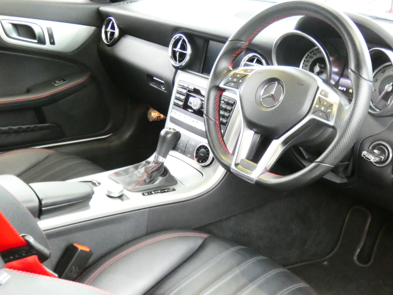 メルセデスベンツ SLKクラス SLK200 ﾄﾚﾝﾄﾞ+ AMGｽﾎﾟｰﾂ&ﾚｰﾀﾞｰｾｰﾌﾃｨPKG　AMGｴｱﾛ&18AW ﾄﾗﾝｸｽﾎﾟｲﾗｰ 黒本革/ｼｰﾄﾋｰﾀｰ/ｴｱｽｶｰﾌ ﾚｯﾄﾞｼｰﾄﾍﾞﾙﾄ HDDﾅﾋﾞ 地ﾃﾞｼﾞ ﾊﾟﾄﾞﾙｼﾌﾄ ｷｾﾉﾝﾗｲﾄ/ｱﾀﾞﾌﾟﾃｨﾌﾞHB　2年保証付