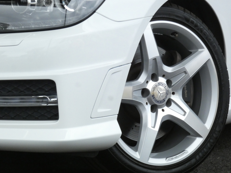 メルセデスベンツ SLKクラス SLK200 ﾄﾚﾝﾄﾞ+ AMGｽﾎﾟｰﾂ&ﾚｰﾀﾞｰｾｰﾌﾃｨPKG　AMGｴｱﾛ&18AW ﾄﾗﾝｸｽﾎﾟｲﾗｰ 黒本革/ｼｰﾄﾋｰﾀｰ/ｴｱｽｶｰﾌ ﾚｯﾄﾞｼｰﾄﾍﾞﾙﾄ HDDﾅﾋﾞ 地ﾃﾞｼﾞ ﾊﾟﾄﾞﾙｼﾌﾄ ｷｾﾉﾝﾗｲﾄ/ｱﾀﾞﾌﾟﾃｨﾌﾞHB　2年保証付