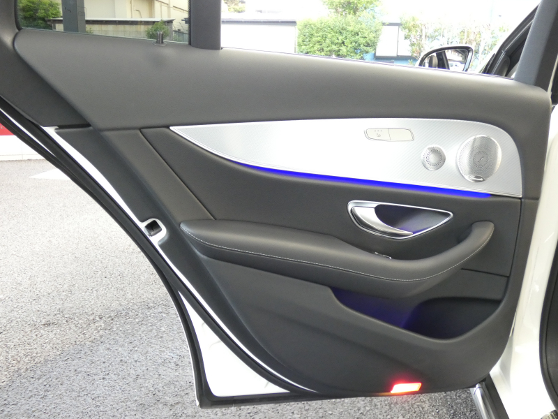 メルセデスベンツ Eクラス E220d 4MATIC ｵｰﾙﾃﾚｲﾝ ｴｸｽｸﾙｰｼﾌﾞ&ﾚｰﾀﾞｰｾｰﾌﾃｨPKG　meｺﾈｸﾄ 黒本革/ﾍﾞﾝﾁﾚｰﾀｰ/前後ﾋｰﾀｰ ﾊﾟﾉﾗﾏSR ﾅﾋﾞ 地ﾃﾞｼﾞ 360度ｶﾒﾗ AppleCarPlay Burmester ﾍｯﾄﾞｱｯﾌﾟD ｴｱﾊﾞﾗﾝｽPKG 自動ﾘｱｹﾞｰﾄ/ﾌｯﾄOP LEDﾗｲﾄ/自動HB　2年保証付