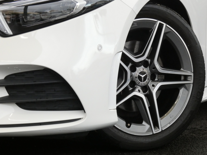 メルセデスベンツ Aクラス A200d AMGﾗｲﾝ AMGﾚｻﾞｰｴｸｽｸﾙｰｼﾌﾞ&ｱﾄﾞﾊﾞﾝｽﾄﾞ&ﾅﾋﾞ&ﾚｰﾀﾞｰｾｰﾌﾃｨPKG　meｺﾈｸﾄ 灰黒革 ﾊﾟﾉﾗﾏSR MBUXﾅﾋﾞTV 360度ｶﾒﾗ ｱﾄﾞﾊﾞﾝｽﾄﾞｻｳﾝﾄﾞ ﾍｯﾄﾞｱｯﾌﾟD ﾜｲﾔﾚｽﾁｬｰｼﾞ 前後ﾄﾞﾗﾚｺ LEDﾗｲﾄ/ｱﾀﾞﾌﾟﾃｨﾌﾞHB　2年保証付