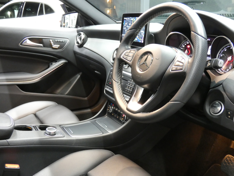 メルセデスベンツ GLA GLA250 4MATIC ﾚｰﾀﾞｰｾｰﾌﾃｨPKG　後期  受注生産ﾓﾃﾞﾙ 1ｵｰﾅｰ ｷｰﾚｽｺﾞｰ 黒本革ｼｰﾄ/ﾋｰﾀｰ ﾊﾟﾉﾗﾏｻﾝﾙｰﾌ ﾅﾋﾞ 地ﾃﾞｼﾞ Bｶﾒﾗ AppleCarPlay 前後ﾄﾞﾗﾚｺ GPSﾚｰﾀﾞｰ 自動ﾘｱｹﾞｰﾄ/ﾌｯﾄOP LEDﾗｲﾄ/自動HB ｱﾝﾋﾞｴﾝﾄﾗｲﾄ　2年保証付