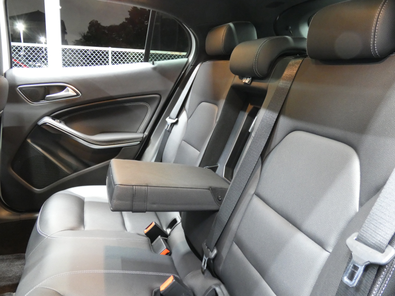 メルセデスベンツ GLA GLA250 4MATIC ﾚｰﾀﾞｰｾｰﾌﾃｨPKG　後期  受注生産ﾓﾃﾞﾙ 1ｵｰﾅｰ ｷｰﾚｽｺﾞｰ 黒本革ｼｰﾄ/ﾋｰﾀｰ ﾊﾟﾉﾗﾏｻﾝﾙｰﾌ ﾅﾋﾞ 地ﾃﾞｼﾞ Bｶﾒﾗ AppleCarPlay 前後ﾄﾞﾗﾚｺ GPSﾚｰﾀﾞｰ 自動ﾘｱｹﾞｰﾄ/ﾌｯﾄOP LEDﾗｲﾄ/自動HB ｱﾝﾋﾞｴﾝﾄﾗｲﾄ　2年保証付