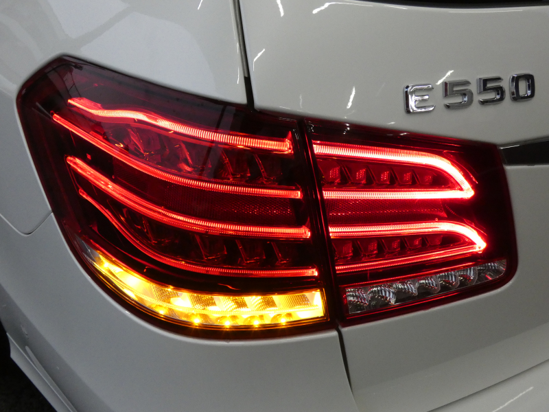 メルセデスベンツ Eクラス E250 ｽﾃｰｼｮﾝﾜｺﾞﾝ AVG 1stｱﾆﾊﾞｰｻﾘｰｴﾃﾞｨｼｮﾝ AMGｽﾎﾟｰﾂ&ﾚｰﾀﾞｰｾｰﾌﾃｨPKG　200台限定 後期 ｷｰﾚｽｺﾞｰ 黒本革ｼｰﾄ/前後ﾋｰﾀｰ ﾅﾋﾞ 地ﾃﾞｼﾞ Bｶﾒﾗ 自動ﾘｱｹﾞｰﾄ/ ﾌｯﾄOP ﾊﾟﾄﾞﾙｼﾌﾄ LEDﾗｲﾄ/自動HB AMGｴｱﾛ 19ｲﾝﾁAW　2年保証付