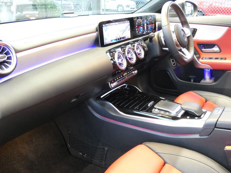 AMG CLAクラス CLA35 4MATIC AMGｱﾄﾞﾊﾞﾝｽﾄﾞ&ﾅﾋﾞｹﾞｰｼｮﾝ&ﾚｰﾀﾞｰｾｰﾌﾃｨPKG　meｺﾈｸﾄ AMGｴｱﾛ 18ｲﾝﾁAW 赤黒革/ﾋｰﾀｰ ﾊﾟﾉﾗﾏｻﾝﾙｰﾌ MBUXﾅﾋﾞ 地ﾃﾞｼﾞ 360度ｶﾒﾗ ﾍｯﾄﾞｱｯﾌﾟD ｱﾄﾞﾊﾞﾝｽﾄﾞｻｳﾝﾄﾞ 360度ﾄﾞﾗﾚｺ LEDﾍｯﾄﾞﾗｲﾄ/自動HB　2年保証付