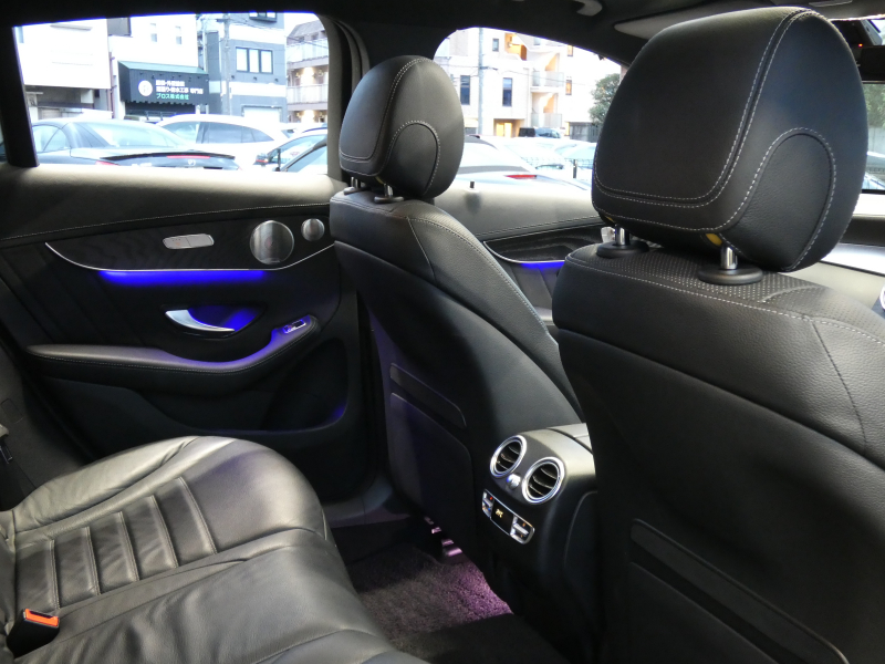 メルセデスベンツ GLCクーペ GLC300 4MATIC ｸｰﾍﾟ AMGﾗｲﾝ ﾚｻﾞｰｴｸｽｸﾙｰｼﾌﾞ&ﾚｰﾀﾞｰｾｰﾌﾃｨPKG　後期 meｺﾈｸﾄ AMGｴｱﾛ&20AW 黒革/ﾍﾞﾝﾁﾚｰﾀｰ/ﾏｯｻｰｼﾞ ｻﾝﾙｰﾌ MBUXﾅﾋﾞ 地ﾃﾞｼﾞ 360度ｶﾒﾗ ﾄﾞﾗﾚｺ Burmester ﾍｯﾄﾞｱｯﾌﾟD 自動ﾘｱｹﾞｰﾄ/ﾌｯﾄOP LEDﾍｯﾄﾞﾗｲﾄ　2年保証付