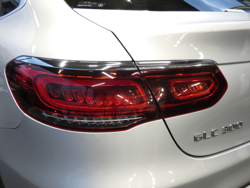 メルセデスベンツ GLCクーペ GLC300 4MATIC ｸｰﾍﾟ AMGﾗｲﾝ ﾚｻﾞｰｴｸｽｸﾙｰｼﾌﾞ&ﾚｰﾀﾞｰｾｰﾌﾃｨPKG　後期 meｺﾈｸﾄ AMGｴｱﾛ&20AW 黒革/ﾍﾞﾝﾁﾚｰﾀｰ/ﾏｯｻｰｼﾞ ｻﾝﾙｰﾌ MBUXﾅﾋﾞ 地ﾃﾞｼﾞ 360度ｶﾒﾗ ﾄﾞﾗﾚｺ Burmester ﾍｯﾄﾞｱｯﾌﾟD 自動ﾘｱｹﾞｰﾄ/ﾌｯﾄOP LEDﾍｯﾄﾞﾗｲﾄ　2年保証付