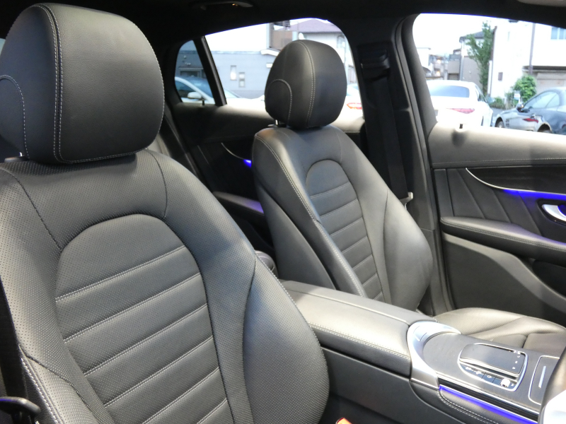 メルセデスベンツ GLCクーペ GLC300 4MATIC ｸｰﾍﾟ AMGﾗｲﾝ ﾚｻﾞｰｴｸｽｸﾙｰｼﾌﾞ&ﾚｰﾀﾞｰｾｰﾌﾃｨPKG　後期 meｺﾈｸﾄ AMGｴｱﾛ&20AW 黒革/ﾍﾞﾝﾁﾚｰﾀｰ/ﾏｯｻｰｼﾞ ｻﾝﾙｰﾌ MBUXﾅﾋﾞ 地ﾃﾞｼﾞ 360度ｶﾒﾗ ﾄﾞﾗﾚｺ Burmester ﾍｯﾄﾞｱｯﾌﾟD 自動ﾘｱｹﾞｰﾄ/ﾌｯﾄOP LEDﾍｯﾄﾞﾗｲﾄ　2年保証付