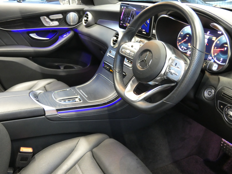 メルセデスベンツ GLCクーペ GLC300 4MATIC ｸｰﾍﾟ AMGﾗｲﾝ ﾚｻﾞｰｴｸｽｸﾙｰｼﾌﾞ&ﾚｰﾀﾞｰｾｰﾌﾃｨPKG　後期 meｺﾈｸﾄ AMGｴｱﾛ&20AW 黒革/ﾍﾞﾝﾁﾚｰﾀｰ/ﾏｯｻｰｼﾞ ｻﾝﾙｰﾌ MBUXﾅﾋﾞ 地ﾃﾞｼﾞ 360度ｶﾒﾗ ﾄﾞﾗﾚｺ Burmester ﾍｯﾄﾞｱｯﾌﾟD 自動ﾘｱｹﾞｰﾄ/ﾌｯﾄOP LEDﾍｯﾄﾞﾗｲﾄ　2年保証付