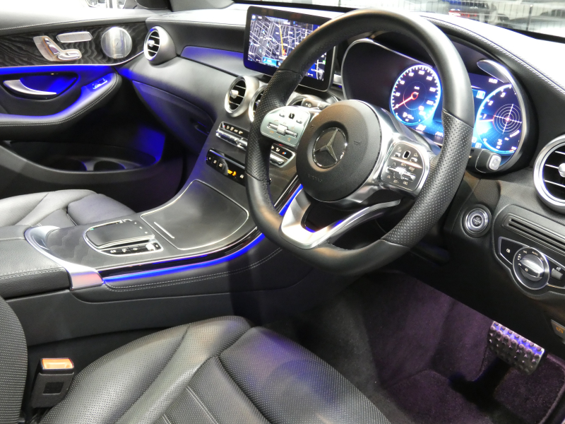 メルセデスベンツ GLC GLC300 4MATIC AMGﾗｲﾝ ﾚｻﾞｰｴｸｽｸﾙｰｼﾌﾞ&ﾚｰﾀﾞｰｾｰﾌﾃｨPKG　後期 1ｵｰﾅｰ meｺﾈｸﾄ AMGｴｱﾛ&20AW 黒本革/ﾍﾞﾝﾁﾚｰﾀｰ/ﾏｯｻｰｼﾞ ﾊﾟﾉﾗﾏSR MBUXﾅﾋﾞ 地ﾃﾞｼﾞ 360度ｶﾒﾗ ﾄﾞﾗﾚｺ Burmester ﾍｯﾄﾞｱｯﾌﾟD 自動ﾘｱｹﾞｰﾄ/ﾌｯﾄOP LEDﾍｯﾄﾞﾗｲﾄ　2年保証付