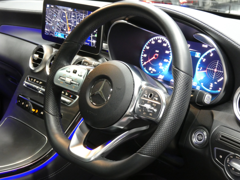 メルセデスベンツ GLC GLC300 4MATIC AMGﾗｲﾝ ﾚｻﾞｰｴｸｽｸﾙｰｼﾌﾞ&ﾚｰﾀﾞｰｾｰﾌﾃｨPKG　後期 1ｵｰﾅｰ meｺﾈｸﾄ AMGｴｱﾛ&20AW 黒本革/ﾍﾞﾝﾁﾚｰﾀｰ/ﾏｯｻｰｼﾞ ﾊﾟﾉﾗﾏSR MBUXﾅﾋﾞ 地ﾃﾞｼﾞ 360度ｶﾒﾗ ﾄﾞﾗﾚｺ Burmester ﾍｯﾄﾞｱｯﾌﾟD 自動ﾘｱｹﾞｰﾄ/ﾌｯﾄOP LEDﾍｯﾄﾞﾗｲﾄ　2年保証付