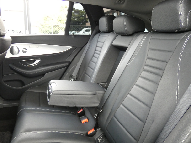 メルセデスベンツ Eクラス E220d 4MATIC ｵｰﾙﾃﾚｲﾝ ｴｸｽｸﾙｰｼﾌﾞ&ﾚｰﾀﾞｰｾｰﾌﾃｨPKG　meｺﾈｸﾄ 黒本革/ﾍﾞﾝﾁﾚｰﾀｰ/前後ﾋｰﾀｰ ﾊﾟﾉﾗﾏSR ﾅﾋﾞ 地ﾃﾞｼﾞ 360度ｶﾒﾗ AppleCarPlay Burmester ﾍｯﾄﾞｱｯﾌﾟD ｴｱﾊﾞﾗﾝｽPKG 自動ﾘｱｹﾞｰﾄ/ﾌｯﾄOP LEDﾗｲﾄ/自動HB　2年保証付