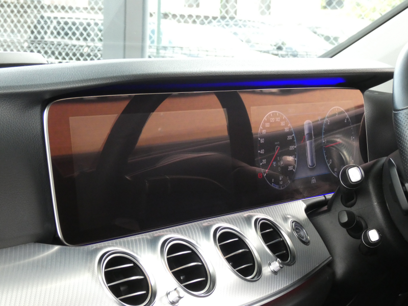 メルセデスベンツ Eクラス E220d 4MATIC ｵｰﾙﾃﾚｲﾝ ｴｸｽｸﾙｰｼﾌﾞ&ﾚｰﾀﾞｰｾｰﾌﾃｨPKG　meｺﾈｸﾄ 黒本革/ﾍﾞﾝﾁﾚｰﾀｰ/前後ﾋｰﾀｰ ﾊﾟﾉﾗﾏSR ﾅﾋﾞ 地ﾃﾞｼﾞ 360度ｶﾒﾗ AppleCarPlay Burmester ﾍｯﾄﾞｱｯﾌﾟD ｴｱﾊﾞﾗﾝｽPKG 自動ﾘｱｹﾞｰﾄ/ﾌｯﾄOP LEDﾗｲﾄ/自動HB　2年保証付