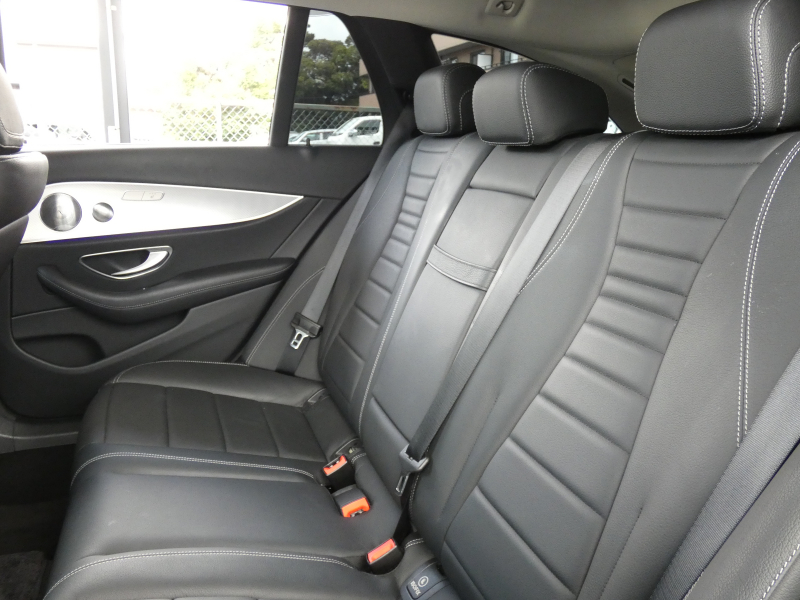 メルセデスベンツ Eクラス E220d 4MATIC ｵｰﾙﾃﾚｲﾝ ｴｸｽｸﾙｰｼﾌﾞ&ﾚｰﾀﾞｰｾｰﾌﾃｨPKG　meｺﾈｸﾄ 黒本革/ﾍﾞﾝﾁﾚｰﾀｰ/前後ﾋｰﾀｰ ﾊﾟﾉﾗﾏSR ﾅﾋﾞ 地ﾃﾞｼﾞ 360度ｶﾒﾗ AppleCarPlay Burmester ﾍｯﾄﾞｱｯﾌﾟD ｴｱﾊﾞﾗﾝｽPKG 自動ﾘｱｹﾞｰﾄ/ﾌｯﾄOP LEDﾗｲﾄ/自動HB　2年保証付