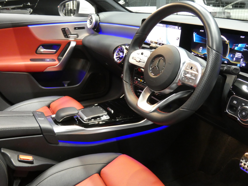 AMG Aクラス A35 4MATIC AMGｱﾄﾞﾊﾞﾝｽﾄﾞ&ﾅﾋﾞｹﾞｰｼｮﾝ&ﾚｰﾀﾞｰｾｰﾌﾃｨPKG　meｺﾈｸﾄ AMGｴｱﾛ 18ｲﾝﾁAW ﾘｯﾌﾟｽﾎﾟｲﾗｰ 赤黒革/ﾋｰﾀｰ ﾊﾟﾉﾗﾏｻﾝﾙｰﾌ MBUXﾅﾋﾞ 地ﾃﾞｼﾞ 360度ｶﾒﾗ ﾍｯﾄﾞｱｯﾌﾟD ｱﾄﾞﾊﾞﾝｽﾄﾞｻｳﾝﾄﾞ ﾄﾞﾗﾚｺ LEDﾍｯﾄﾞﾗｲﾄ/自動HB　2年保証付