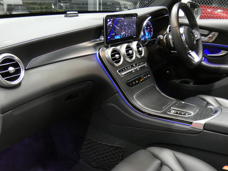 メルセデスベンツ GLC GLC300 4MATIC AMGﾗｲﾝ ﾚｻﾞｰｴｸｽｸﾙｰｼﾌﾞ&ﾚｰﾀﾞｰｾｰﾌﾃｨPKG　後期 meｺﾈｸﾄ AMGｴｱﾛ&20AW 黒本革/ﾍﾞﾝﾁﾚｰﾀｰ/ﾏｯｻｰｼﾞ ﾊﾟﾉﾗﾏSR MBUXﾅﾋﾞ 地ﾃﾞｼﾞ 360度ｶﾒﾗ 前後ﾄﾞﾗﾚｺ Burmester ﾍｯﾄﾞｱｯﾌﾟD 自動ﾘｱｹﾞｰﾄ/ﾌｯﾄOP LEDﾍｯﾄﾞﾗｲﾄ　2年保証付