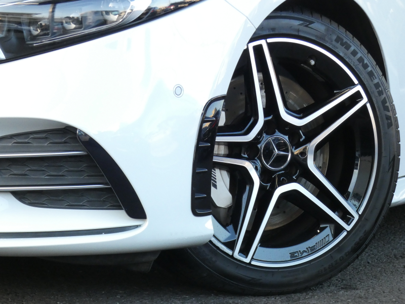 AMG Aクラス A35 4MATIC AMGｱﾄﾞﾊﾞﾝｽﾄﾞ&ﾅﾋﾞｹﾞｰｼｮﾝ&ﾚｰﾀﾞｰｾｰﾌﾃｨPKG　meｺﾈｸﾄ AMGｴｱﾛ 18ｲﾝﾁAW 赤黒革/ﾋｰﾀｰ ﾊﾟﾉﾗﾏｻﾝﾙｰﾌ MBUXﾅﾋﾞ 地ﾃﾞｼﾞ 360度ｶﾒﾗ ﾍｯﾄﾞｱｯﾌﾟD ｱﾄﾞﾊﾞﾝｽﾄﾞｻｳﾝﾄﾞ 前後ﾄﾞﾗﾚｺ LEDﾍｯﾄﾞﾗｲﾄ/自動HB　2年保証付