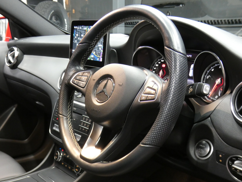 メルセデスベンツ GLA GLA180 ﾌﾟﾚﾐｱﾑ&ﾚｰﾀﾞｰｾｰﾌﾃｨPKG　後期 1ｵｰﾅｰ ｷｰﾚｽｺﾞｰ 黒本革ｼｰﾄ/ﾋｰﾀｰ ﾊﾟﾉﾗﾏｻﾝﾙｰﾌ ﾅﾋﾞ 地ﾃﾞｼﾞ Bｶﾒﾗ AppleCarPlay 前後ﾄﾞﾗﾚｺ harman/kardon 自動ﾘｱｹﾞｰﾄ/ﾌｯﾄOP LEDﾗｲﾄ/自動HB ｱﾝﾋﾞｴﾝﾄﾗｲﾄ　2年保証付