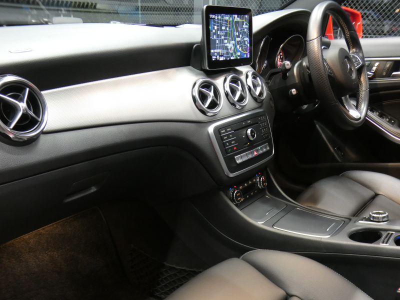 メルセデスベンツ GLA GLA180 ﾌﾟﾚﾐｱﾑ&ﾚｰﾀﾞｰｾｰﾌﾃｨPKG　後期 1ｵｰﾅｰ ｷｰﾚｽｺﾞｰ 黒本革ｼｰﾄ/ﾋｰﾀｰ ﾊﾟﾉﾗﾏｻﾝﾙｰﾌ ﾅﾋﾞ 地ﾃﾞｼﾞ Bｶﾒﾗ AppleCarPlay 前後ﾄﾞﾗﾚｺ harman/kardon 自動ﾘｱｹﾞｰﾄ/ﾌｯﾄOP LEDﾗｲﾄ/自動HB ｱﾝﾋﾞｴﾝﾄﾗｲﾄ　2年保証付