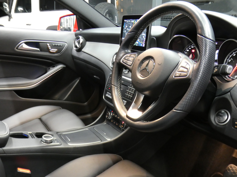 メルセデスベンツ GLA GLA180 ﾌﾟﾚﾐｱﾑ&ﾚｰﾀﾞｰｾｰﾌﾃｨPKG　後期 1ｵｰﾅｰ ｷｰﾚｽｺﾞｰ 黒本革ｼｰﾄ/ﾋｰﾀｰ ﾊﾟﾉﾗﾏｻﾝﾙｰﾌ ﾅﾋﾞ 地ﾃﾞｼﾞ Bｶﾒﾗ AppleCarPlay 前後ﾄﾞﾗﾚｺ harman/kardon 自動ﾘｱｹﾞｰﾄ/ﾌｯﾄOP LEDﾗｲﾄ/自動HB ｱﾝﾋﾞｴﾝﾄﾗｲﾄ　2年保証付