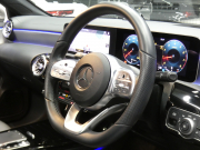 メルセデスベンツ Aクラス A180 ｽﾀｲﾙ AMGﾗｲﾝ AMGﾚｻﾞｰｴｸｽｸﾙｰｼﾌﾞ&ｱﾄﾞﾊﾞﾝｽﾄﾞ&ﾚｰﾀﾞｰｾｰﾌﾃｨPKG　meｺﾈｸﾄ 灰黒革 ﾊﾟﾉﾗﾏSR MBUXﾅﾋﾞTV 360ｶﾒﾗ ｱﾄﾞﾊﾞﾝｽﾄﾞｻｳﾝﾄﾞ ﾍｯﾄﾞｱｯﾌﾟD Fﾄﾞﾗﾚｺ LEDﾗｲﾄ/ｱﾀﾞﾌﾟﾃｨﾌﾞHB　2年保証付