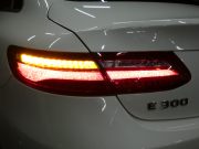 メルセデスベンツ Eクラス E300 ｸｰﾍﾟ ｽﾎﾟｰﾂ ｴｸｽｸﾙｰｼﾌﾞ&ﾚｰﾀﾞｰｾｰﾌﾃｨPKG　245ps AMGｴｱﾛ&19AW meｺﾈｸﾄ ｷｰﾚｽｺﾞｰ ﾅｯﾊﾟ黒革 ﾍﾞﾝﾁﾚｰﾀｰ&ﾏｯｻｰｼﾞ ﾊﾟﾉﾗﾏｻﾝﾙｰﾌ ﾅﾋﾞTV 360ｶﾒﾗ Aｶｰﾌﾟﾚｲ Burmester ﾍｯﾄﾞｱｯﾌﾟD ｴｱﾊﾞﾗﾝｽPKG ｵｰﾄﾄﾗﾝｸ　2年保証付