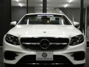 メルセデスベンツ Eクラス E200 ｶﾌﾞﾘｵﾚ ｽﾎﾟｰﾂ ﾚｰﾀﾞｰｾｰﾌﾃｨPKG　meｺﾈｸﾄ AMGｴｱﾛ&19AW ﾀﾞｰｸﾚｯﾄﾞ幌 ﾚｯﾄﾞ/ﾌﾞﾗｯｸ革 ﾋｰﾀｰ&ｴｱｽｶｰﾌ 純正ﾅﾋﾞ 地ﾃﾞｼﾞ Aｶｰﾌﾟﾚｲ 360ｶﾒﾗ ﾄﾞﾗﾚｺ ﾍｯﾄﾞｱｯﾌﾟD Burmester ｴｱﾊﾞﾗﾝｽPKG　2年保証付