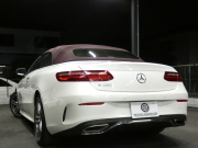 メルセデスベンツ Eクラス E200 ｶﾌﾞﾘｵﾚ ｽﾎﾟｰﾂ ﾚｰﾀﾞｰｾｰﾌﾃｨPKG　meｺﾈｸﾄ AMGｴｱﾛ&19AW ﾀﾞｰｸﾚｯﾄﾞ幌 ﾚｯﾄﾞ/ﾌﾞﾗｯｸ革 ﾋｰﾀｰ&ｴｱｽｶｰﾌ 純正ﾅﾋﾞ 地ﾃﾞｼﾞ Aｶｰﾌﾟﾚｲ 360ｶﾒﾗ ﾄﾞﾗﾚｺ ﾍｯﾄﾞｱｯﾌﾟD Burmester ｴｱﾊﾞﾗﾝｽPKG　2年保証付