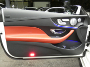 メルセデスベンツ Eクラス E200 ｶﾌﾞﾘｵﾚ ｽﾎﾟｰﾂ ﾚｰﾀﾞｰｾｰﾌﾃｨPKG　meｺﾈｸﾄ AMGｴｱﾛ&19AW ﾀﾞｰｸﾚｯﾄﾞ幌 ﾚｯﾄﾞ/ﾌﾞﾗｯｸ革 ﾋｰﾀｰ&ｴｱｽｶｰﾌ 純正ﾅﾋﾞ 地ﾃﾞｼﾞ Aｶｰﾌﾟﾚｲ 360ｶﾒﾗ ﾄﾞﾗﾚｺ ﾍｯﾄﾞｱｯﾌﾟD Burmester ｴｱﾊﾞﾗﾝｽPKG　2年保証付