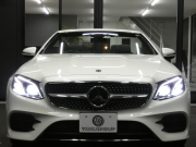 メルセデスベンツ Eクラス E200 ｶﾌﾞﾘｵﾚ ｽﾎﾟｰﾂ ﾚｰﾀﾞｰｾｰﾌﾃｨPKG　meｺﾈｸﾄ AMGｴｱﾛ&19AW ﾀﾞｰｸﾚｯﾄﾞ幌 ﾚｯﾄﾞ/ﾌﾞﾗｯｸ革 ﾋｰﾀｰ&ｴｱｽｶｰﾌ 純正ﾅﾋﾞ 地ﾃﾞｼﾞ Aｶｰﾌﾟﾚｲ 360ｶﾒﾗ ﾄﾞﾗﾚｺ ﾍｯﾄﾞｱｯﾌﾟD Burmester ｴｱﾊﾞﾗﾝｽPKG　2年保証付