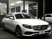 メルセデスベンツ Eクラス E200 ｱﾊﾞﾝｷﾞｬﾙﾄﾞ ﾚｻﾞｰ&ﾚｰﾀﾞｰｾｰﾌﾃｨPKG　黒本革 前後ﾋｰﾀｰ ﾅﾋﾞTV 360度ｶﾒﾗ Appleｶｰﾌﾟﾚｲ Burmester ｴｱﾊﾞﾗﾝｽPKG ﾊﾟﾌｭｰﾑｱﾄﾏｲｻﾞｰ 純正ﾄﾞﾗﾚｺ ﾀﾞｲﾅﾐｯｸｾﾚｸﾄ ｵｰﾄﾄﾗﾝｸ 純正17ｲﾝﾁAW LEDﾗｲﾄ　2年保証付