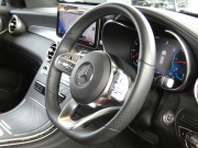 メルセデスベンツ GLC GLC220d 4MATIC AMGﾗｲﾝ ﾚｻﾞｰｴｸｽｸﾙｰｼﾌﾞ&ﾚｰﾀﾞｰｾｰﾌﾃｨPKG　後期 meｺﾈｸﾄ AMGｴｱﾛ&19AW 赤黒革/前後ﾋｰﾀｰ ﾊﾟﾉﾗﾏｻﾝﾙｰﾌ MBUXﾅﾋﾞ 地ﾃﾞｼﾞ 360度ｶﾒﾗ 前後ﾄﾞﾗﾚｺ Burmester ﾍｯﾄﾞｱｯﾌﾟD 自動ﾘｱｹﾞｰﾄ/ﾌｯﾄOP LEDﾍｯﾄﾞﾗｲﾄ　2年保証付