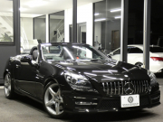 メルセデスベンツ SLKクラス SLK200 ﾄﾚﾝﾄﾞ+ AMGｽﾎﾟｰﾂ&ﾚｰﾀﾞｰｾｰﾌﾃｨPKG　9速AT 2,000ccE/G AMGｴｱﾛ 18ｲﾝﾁAW ﾀﾞｳﾝｻｽ FOXﾏﾌﾗｰ 黒本革ｼｰﾄ ﾋｰﾀｰ&ｴｱｽｶｰﾌ HDDﾅﾋﾞ 地ﾃﾞｼﾞ ﾊﾞｯｸｶﾒﾗ ﾃﾞｼﾞﾀﾙｲﾝﾅｰﾐﾗｰ ﾊﾟﾄﾞﾙｼﾌﾄ ｷｾﾉﾝﾗｲﾄ/ｱﾀﾞﾌﾟﾃｨﾌﾞHB　2年保証付