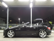 メルセデスベンツ SLKクラス SLK200 ﾄﾚﾝﾄﾞ+ AMGｽﾎﾟｰﾂ&ﾚｰﾀﾞｰｾｰﾌﾃｨPKG　9速AT 2,000ccE/G AMGｴｱﾛ 18ｲﾝﾁAW ﾀﾞｳﾝｻｽ FOXﾏﾌﾗｰ 黒本革ｼｰﾄ ﾋｰﾀｰ&ｴｱｽｶｰﾌ HDDﾅﾋﾞ 地ﾃﾞｼﾞ ﾊﾞｯｸｶﾒﾗ ﾃﾞｼﾞﾀﾙｲﾝﾅｰﾐﾗｰ ﾊﾟﾄﾞﾙｼﾌﾄ ｷｾﾉﾝﾗｲﾄ/ｱﾀﾞﾌﾟﾃｨﾌﾞHB　2年保証付