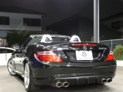 メルセデスベンツ SLKクラス SLK200 ﾄﾚﾝﾄﾞ+ AMGｽﾎﾟｰﾂ&ﾚｰﾀﾞｰｾｰﾌﾃｨPKG　9速AT 2,000ccE/G AMGｴｱﾛ 18ｲﾝﾁAW ﾀﾞｳﾝｻｽ FOXﾏﾌﾗｰ 黒本革ｼｰﾄ ﾋｰﾀｰ&ｴｱｽｶｰﾌ HDDﾅﾋﾞ 地ﾃﾞｼﾞ ﾊﾞｯｸｶﾒﾗ ﾃﾞｼﾞﾀﾙｲﾝﾅｰﾐﾗｰ ﾊﾟﾄﾞﾙｼﾌﾄ ｷｾﾉﾝﾗｲﾄ/ｱﾀﾞﾌﾟﾃｨﾌﾞHB　2年保証付