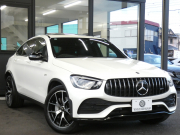 AMG GLCクーペ GLC43 4MATIC ｸｰﾍﾟ ﾚｻﾞｰｴｸｽｸﾙｰｼﾌﾞ&ﾚｰﾀﾞｰｾｰﾌﾃｨPKG　後期 390ps meｺﾈｸﾄ 黒革/ﾋｰﾀｰ/ﾍﾞﾝﾁﾚｰﾀｰ/ﾏｯｻｰｼﾞ ｻﾝﾙｰﾌ MBUXﾅﾋﾞ 地ﾃﾞｼﾞ 360ｶﾒﾗ ﾍｯﾄﾞｱｯﾌﾟD 360度ﾄﾞﾗﾚｺ Burmester ｴｱﾊﾞﾗﾝｽPKG LEDﾍｯﾄﾞﾗｲﾄ AMGｴｱﾛ/20ｲﾝﾁAW　2年保証付