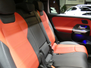 メルセデスベンツ GLB GLB180 AMGﾗｲﾝ ﾚｻﾞｰｴｸｽｸﾙｰｼﾌﾞ&ｱﾄﾞﾊﾞﾝｽﾄﾞPKG　meｺﾈｸﾄ AMGｴｱﾛ&19AW 赤黒革ｼｰﾄ ﾊﾟﾉﾗﾏｻﾝﾙｰﾌ MBUXﾅﾋﾞ 360度ｶﾒﾗ 純正ﾄﾞﾗﾚｺ ｱﾄﾞﾊﾞﾝｽﾄﾞｻｳﾝﾄﾞ ﾍｯﾄﾞｱｯﾌﾟD ﾜｲﾔﾚｽﾁｬｰｼﾞ LEDﾗｲﾄ/ｵｰﾄHB　2年保証付