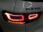 メルセデスベンツ GLB GLB180 AMGﾗｲﾝ ﾚｻﾞｰｴｸｽｸﾙｰｼﾌﾞ&ｱﾄﾞﾊﾞﾝｽﾄﾞPKG　meｺﾈｸﾄ AMGｴｱﾛ&19AW 赤黒革ｼｰﾄ ﾊﾟﾉﾗﾏｻﾝﾙｰﾌ MBUXﾅﾋﾞ 360度ｶﾒﾗ 純正ﾄﾞﾗﾚｺ ｱﾄﾞﾊﾞﾝｽﾄﾞｻｳﾝﾄﾞ ﾍｯﾄﾞｱｯﾌﾟD ﾜｲﾔﾚｽﾁｬｰｼﾞ LEDﾗｲﾄ/ｵｰﾄHB　2年保証付