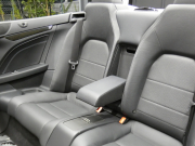 メルセデスベンツ Eクラス E250 ｶﾌﾞﾘｵﾚ AMGｽﾎﾟｰﾂ&ﾚｰﾀﾞｰｾｰﾌﾃｨPKG　後期 ﾌﾞﾗｯｸｿﾌﾄﾄｯﾌﾟ AMGｴｱﾛ&18AW ｷｰﾚｽｺﾞｰ 黒本革/ﾋｰﾀｰ/ﾏﾙﾁｺﾝﾄﾛｰﾙｼｰﾄB ﾅﾋﾞ 地ﾃﾞｼﾞ 360度ｶﾒﾗ ﾄﾞﾗﾚｺ LEDﾍｯﾄﾞﾗｲﾄ/自動ﾊｲﾋﾞｰﾑ　2年保証付