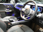 メルセデスベンツ GLB GLB200d 4MATIC AMGﾗｲﾝ ﾅﾋﾞｹﾞｰｼｮﾝ&ﾚｰﾀﾞｰｾｰﾌﾃｨPKG　meｺﾈｸﾄ AMGｴｱﾛ&19AW 黒半革ｼｰﾄ/ﾋｰﾀｰ MBUXﾅﾋﾞ 360度ｶﾒﾗ 前後ﾄﾞﾗﾚｺ ﾀﾞｲﾅﾐｯｸｾﾚｸﾄ ﾊﾟﾄﾞﾙｼﾌﾄ LEDﾍｯﾄﾞﾗｲﾄ/ｵｰﾄHB 7人乗り　2年保証付