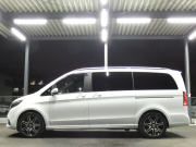 メルセデスベンツ Vクラス V220d ｱﾊﾞﾝｷﾞｬﾙﾄﾞ ﾛﾝｸﾞ AMGﾗｲﾝ ｴｸｽｸﾙｰｼﾌﾞｼｰﾄ&ﾚｰﾀﾞｰｾｰﾌﾃｨPKG　後期 9速AT 2,000ccE/G AMGｴｱﾛ&19AW 黒革ｼｰﾄ ﾊﾟﾉﾗﾏSR ｴｸｽｸﾙｰｼﾌﾞｼｰﾄ/ﾍﾞﾝﾁﾚｰﾀｰ/ﾏｯｻｰｼﾞ MBUXﾅﾋﾞTV 360度ｶﾒﾗ ﾘｱ左右ﾓﾆﾀｰ Burmester ﾊﾟﾜｰｽﾗｲﾄﾞﾄﾞｱ　2年保証付