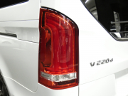 メルセデスベンツ Vクラス V220d ｱﾊﾞﾝｷﾞｬﾙﾄﾞ ﾛﾝｸﾞ AMGﾗｲﾝ ｴｸｽｸﾙｰｼﾌﾞｼｰﾄ&ﾚｰﾀﾞｰｾｰﾌﾃｨPKG　後期 9速AT 2,000ccE/G AMGｴｱﾛ&19AW 黒革ｼｰﾄ ﾊﾟﾉﾗﾏSR ｴｸｽｸﾙｰｼﾌﾞｼｰﾄ/ﾍﾞﾝﾁﾚｰﾀｰ/ﾏｯｻｰｼﾞ MBUXﾅﾋﾞTV 360度ｶﾒﾗ ﾘｱ左右ﾓﾆﾀｰ Burmester ﾊﾟﾜｰｽﾗｲﾄﾞﾄﾞｱ　2年保証付