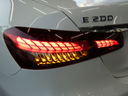 メルセデスベンツ Eクラス E200 ｽﾎﾟｰﾂ AMGﾗｲﾝｲﾝﾃﾘｱ&ｴｸｽｸﾙｰｼﾌﾞ&ﾚｰﾀﾞｰｾｰﾌﾃｨPKG　後期 1ｵｰﾅｰ BSG搭載 AMGｴｱﾛ&19AW ﾅｯﾊﾟ革/前後ﾋｰﾀｰ MBUXﾅﾋﾞ 地ﾃﾞｼﾞ AppleCarPlay 360度ｶﾒﾗ Burmester ﾍｯﾄﾞｱｯﾌﾟD ｵｰﾄﾄﾗﾝｸ　2年保証付