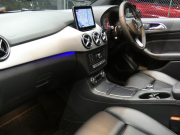 メルセデスベンツ Bクラス B180 ﾍﾞｰｼｯｸ&ﾌﾟﾚﾐｱﾑ&ﾚｰﾀﾞｰｾｰﾌﾃｨPKG　後期 ｷｰﾚｽｺﾞｰ 黒革ｼｰﾄ/ﾋｰﾀｰ ﾊﾟﾉﾗﾏｻﾝﾙｰﾌ HDDﾅﾋﾞ 地ﾃﾞｼﾞ AppleCarPlay Bｶﾒﾗ harman/kardon ﾊﾟﾄﾞﾙｼﾌﾄ LEDﾍｯﾄﾞﾗｲﾄ/ｵｰﾄHB ｱﾝﾋﾞｴﾝﾄﾗｲﾄ　2年保証付