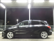 メルセデスベンツ Bクラス B180 ﾍﾞｰｼｯｸ&ﾌﾟﾚﾐｱﾑ&ﾚｰﾀﾞｰｾｰﾌﾃｨPKG　後期 ｷｰﾚｽｺﾞｰ 黒革ｼｰﾄ/ﾋｰﾀｰ ﾊﾟﾉﾗﾏｻﾝﾙｰﾌ HDDﾅﾋﾞ 地ﾃﾞｼﾞ AppleCarPlay Bｶﾒﾗ harman/kardon ﾊﾟﾄﾞﾙｼﾌﾄ LEDﾍｯﾄﾞﾗｲﾄ/ｵｰﾄHB ｱﾝﾋﾞｴﾝﾄﾗｲﾄ　2年保証付