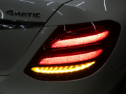 メルセデスベンツ Eクラス E450 4MATIC ｴｸｽｸﾙｰｼﾌﾞ ｴｸｽｸﾙｰｼﾌﾞ&ﾚｰﾀﾞｰｾｰﾌﾃｨPKG　中期 meｺﾈｸﾄ ﾅｯﾊﾟ黒革/ﾍﾞﾝﾁﾚｰﾀｰ/前後ﾋｰﾀｰ ﾊﾟﾉﾗﾏｻﾝﾙｰﾌ 純正ﾅﾋﾞ 地ﾃﾞｼﾞ AppleCarPlay 360度ｶﾒﾗ Burmester ｴｱﾊﾞﾗﾝｽPKG ﾍｯﾄﾞｱｯﾌﾟD 自動ﾄﾗﾝｸ/ﾌｯﾄOP LEDﾗｲﾄ/自動HB　2年保証付