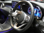 メルセデスベンツ GLCクーペ GLC220d 4MATIC ｸｰﾍﾟ AMGﾗｲﾝ ﾚｻﾞｰｴｸｽｸﾙｰｼﾌﾞ&ﾚｰﾀﾞｰｾｰﾌﾃｨPKG　後期 meｺﾈｸﾄ AMGｴｱﾛ&19AW 黒革/ﾍﾞﾝﾁﾚｰﾀｰ/ﾏｯｻｰｼﾞ ｻﾝﾙｰﾌ MBUXﾅﾋﾞ 地ﾃﾞｼﾞ 360度ｶﾒﾗ 前後ﾄﾞﾗﾚｺ Burmester ﾍｯﾄﾞｱｯﾌﾟD 自動ﾘｱｹﾞｰﾄ/ﾌｯﾄOP LEDﾍｯﾄﾞﾗｲﾄ　2年保証付