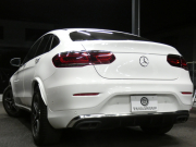 メルセデスベンツ GLCクーペ GLC220d 4MATIC ｸｰﾍﾟ AMGﾗｲﾝ ﾚｻﾞｰｴｸｽｸﾙｰｼﾌﾞ&ﾚｰﾀﾞｰｾｰﾌﾃｨPKG　後期 meｺﾈｸﾄ AMGｴｱﾛ&19AW 黒革/ﾍﾞﾝﾁﾚｰﾀｰ/ﾏｯｻｰｼﾞ ｻﾝﾙｰﾌ MBUXﾅﾋﾞ 地ﾃﾞｼﾞ 360度ｶﾒﾗ 前後ﾄﾞﾗﾚｺ Burmester ﾍｯﾄﾞｱｯﾌﾟD 自動ﾘｱｹﾞｰﾄ/ﾌｯﾄOP LEDﾍｯﾄﾞﾗｲﾄ　2年保証付
